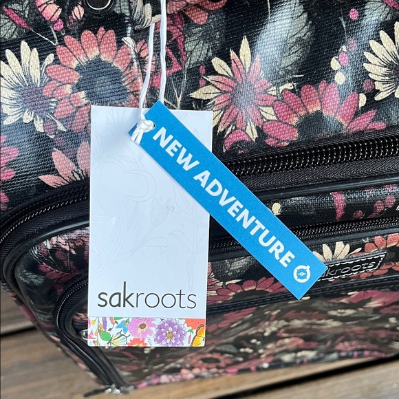 🆕 SAKROOTS Black Floral Rolling Luggage - Picture 2 of 12